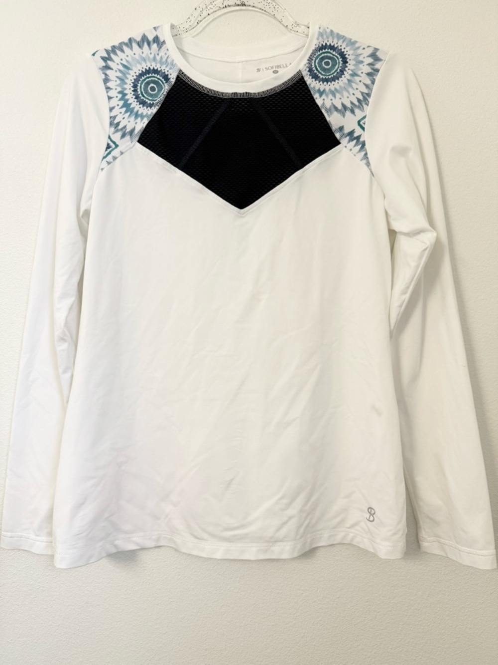 Sofibella White Long-sleeve Athletic Tennis Top patterned shoulder design Size M